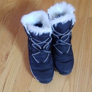 Sorel winter boots girls size 1 worn 4 times great